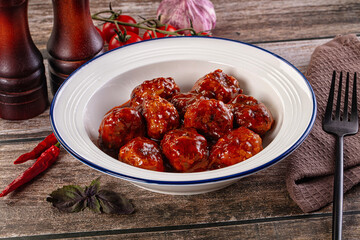 Beef meatballs with tomato sauce