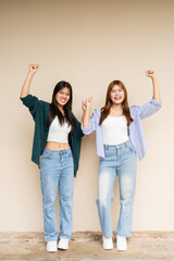 Obraz premium Two young women against plain background