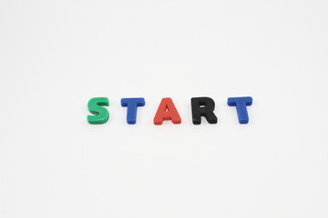 「START」の文字が示す、行動と決断の時