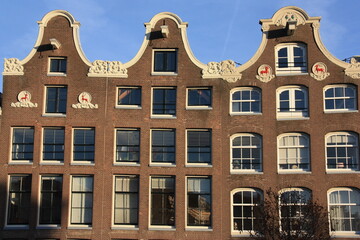 Maisons de brique à pignon à Amsterdam. Pays-Bas