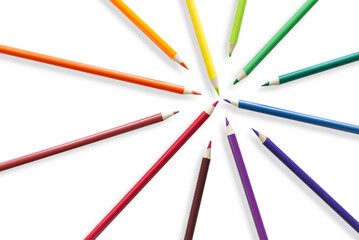 Freigestellte Buntstifte im Kreis angeordnet. Von den Prim&auml;rfarben bis zu den Terti&auml;rfarben. Geeignet f&uuml;r Gru&szlig;karten f&uuml;r zum Beispiel eine Schuleinf&uuml;hrung.