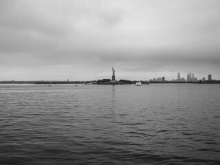 Naklejka premium Statue of liberty from the ferry view