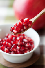 【ザクロ】カルフォルニア産のザクロ。アントシアニンやポリフェノールを多く含む健康に良い果物。