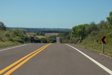 Líneas rectas en la carretera