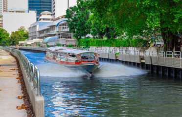 Fototapeta premium Ferry boat going through a Canal Khlong in Thai running from Soi 15 Sukhumvit Rd NANA to Soi 21 Sukhumvit Rd Asoke in BKK Bangkok Thailand