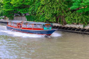 Fototapeta premium Ferry boat going through a Canal Khlong in Thai running from Soi 15 Sukhumvit Rd NANA to Soi 21 Sukhumvit Rd Asoke in BKK Bangkok Thailand