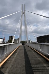 Obraz premium 日本、大阪市、西日本、橋、青空、雲、建築、風景、写真素材 