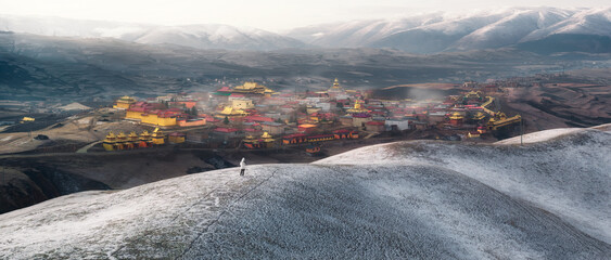 After the snow, the sun rose. A traveler looked back at the resplendent Tibetan temple, Langyi...