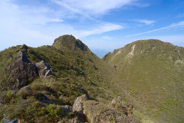 大分県の由布岳、剣ノ峰から望む東峰と西峰
