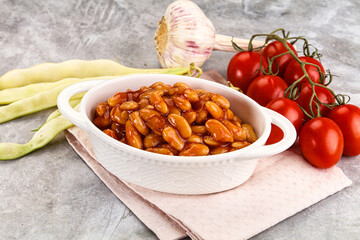 White baked bean in tomato sauce