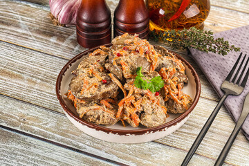 Chicken liver with cream and carrot