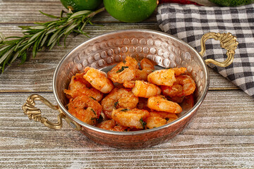 Roasted shrimps in the bowl