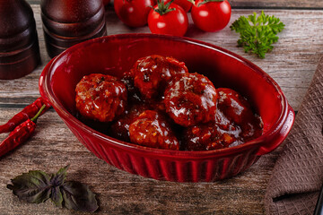 Beef meatballs with tomato sauce