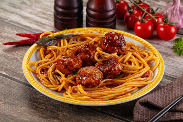 Meatballs with tomato sauce and spaghetti