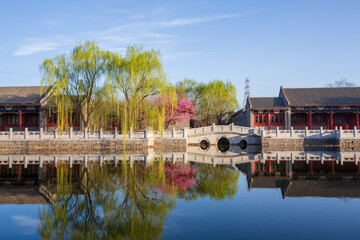 Obraz premium Beijing Garden Expo Park ancient architecture spring scenery