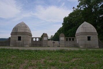 Obraz premium Kassel, Germany - May 21, 2025: This war cemetery in Niederzwehren contains 1796 war graves from World War I. Cloudy spring day. Selective focus
