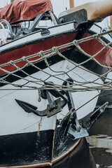 Close Up - Anker am Bug eines Plattbodenschiffs, IJsselmeer, Niederlande