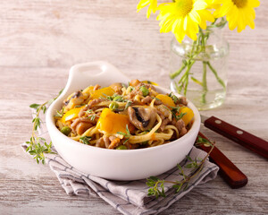 Mushroom and vegetable noodles