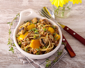 Mushroom and vegetable noodles