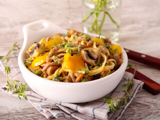 Mushroom and vegetable noodles