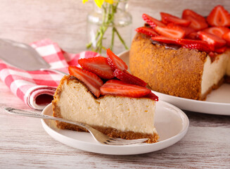 cheesecake with fresh strawberry topping
