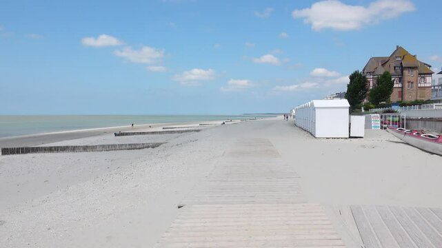 Vue sur une plage de sable &agrave; Le Crotoy en Picardie
