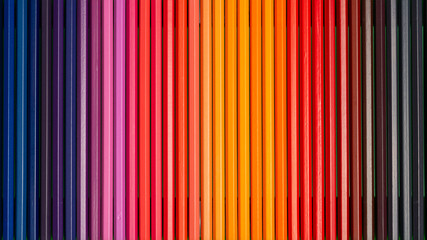 Obraz premium The Close-up photo of colorful colored pencils arranged in a row.