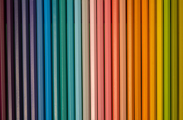 Obraz premium The Close-up photo of colorful colored pencils arranged in a row.