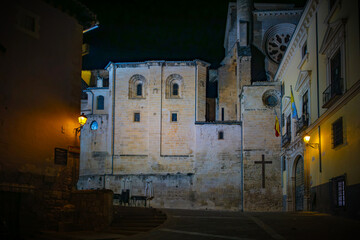 Vista de la ciudad medieval de Cuenca, situada en los acantilados en España.	
