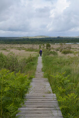 Groupe de randonneurs dans les Monts d'Arr&eacute;e en Bretagne - France