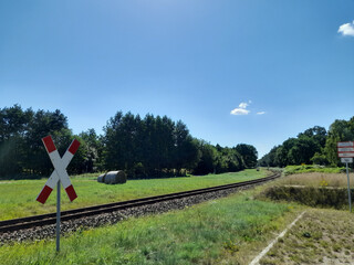 Bahnübergang, Eisenbahn, Wald, Natur, Himmel, Sommer