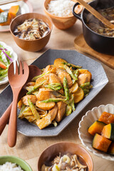 【鮭のちゃんちゃん焼き】鮭にじゃがいも・アスパラガス・キャベツ・味噌とバターでグリルしました。北海道 山海の特産物を楽しめるようなチャンチャン焼きです。 | 【Salmon Chanchan-yaki – Grilled Salmon with Miso and Butter】A rustic dish from Hokkaido, Japan.