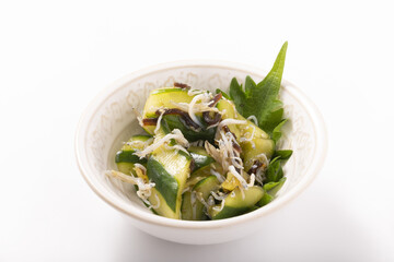 釜揚げしらすときゅうりの塩昆布和え