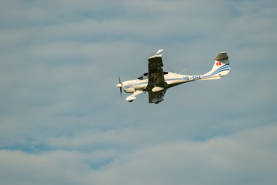 HB-SHA Diamond DA40 NG plane in Saint Gallen in Switzerland 14.1.25
