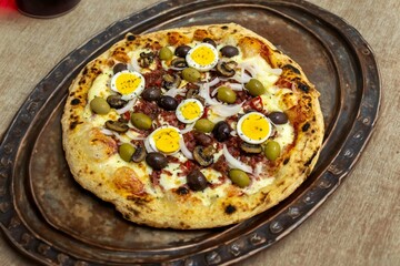 Original Brazilian pizza with olives, mushrooms, grated pepperoni, onion, red pepper, oregano and extra virgin olive oil