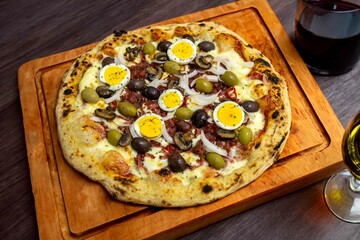 Original Brazilian pizza with olives, mushrooms, grated pepperoni, onion, red pepper, oregano and extra virgin olive oil