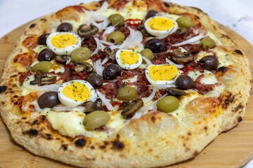 Original Brazilian pizza with olives, mushrooms, grated pepperoni, onion, red pepper, oregano and extra virgin olive oil
