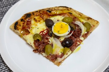 Original Brazilian pizza with olives, mushrooms, grated pepperoni, onion, red pepper, oregano and extra virgin olive oil