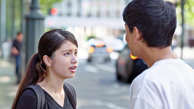 渋谷の路上で喧嘩をするカップル