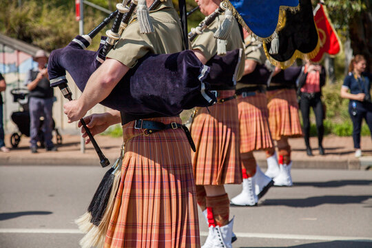 Army band in kilts playing bagpipes in military freedom of entry parade