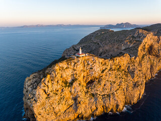 Faro de Formentor al atardecer en la Isla de Mallorca, Baleares