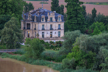 Die Stadt Bordeaux an der Garonne in Frankreich