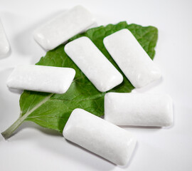 Chewing gums in the form of dragees, mint refreshment