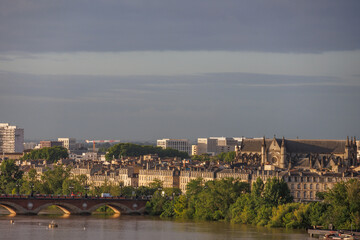 Obraz premium Die Stadt Bordeaux an der Garonne in Frankreich