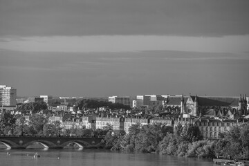 Bordeaux und die Garonne in Frankreich