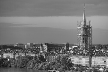 Bordeaux und die Garonne in Frankreich