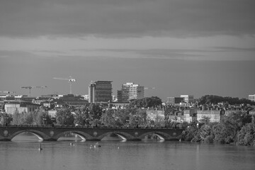 Bordeaux und die Garonne in Frankreich