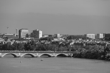 Bordeaux und die Garonne in Frankreich