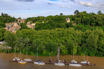 Auf der Garonne bei Bordeaux in Frankreich