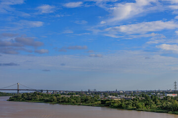 Auf der Garonne bei Bordeaux in Frankreich